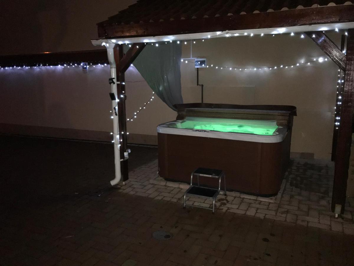 A Bastya Arnyeka Apartment Eger Luaran gambar